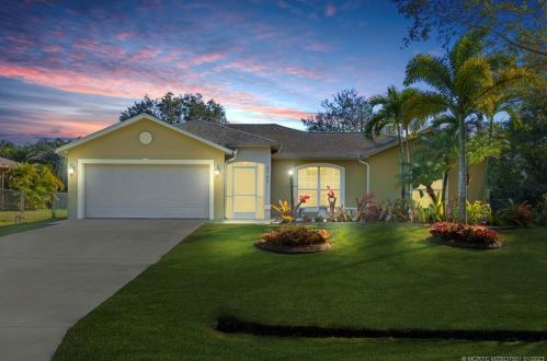 2769 Eagle Dr, Fort Pierce, FL 34984-8918