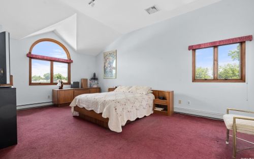 2 Furth Rd, Valley Stream NY 11581-2531 exterior