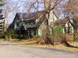 45 Kenilworth St, Newton, MA 02458-2705