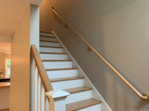 3 Henry Rd, Enfield CT 06082-2243 exterior