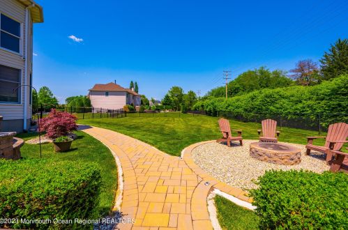 16 Country Vw Dr, East Freehold NJ 07728-9026 exterior