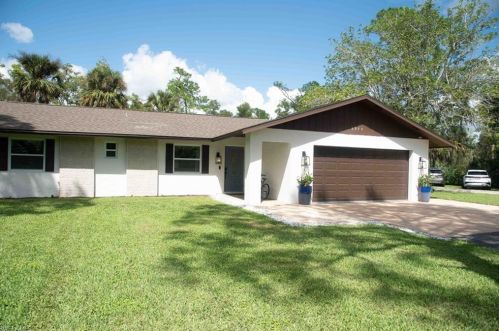 5975 Grn Blvd, Naples FL 34116-4827 exterior