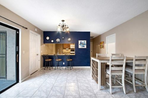 2075 24 Cir, Boynton Beach FL 33426-6578 exterior