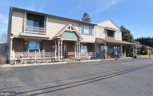 2453 Lincoln Hwy, Lancaster PA 17602-3323 exterior