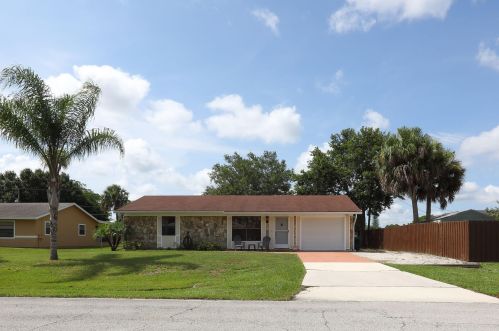 626 Archer Ave, Fort Pierce, FL 34983-1002