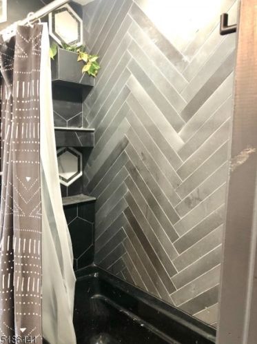 5 Bucknell Trl, Hopatcong NJ  07843-1760 exterior