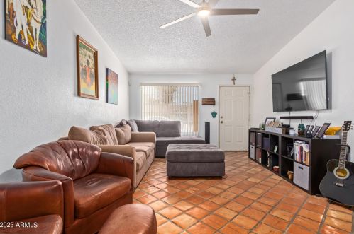 1444 Carson Rd, Phoenix AZ  85041-6711 exterior