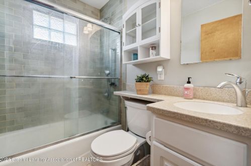 1806 Linden St, East Lansing MI 48823-3722 exterior