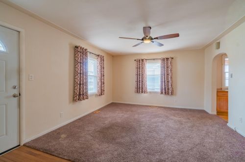 2261 Blodgett St, Meskegon, MI 49441-1515