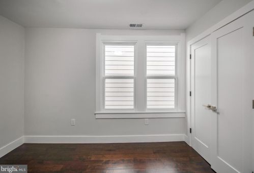 2911 17th St, Washington DC  20018-1825 exterior