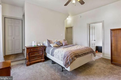 126 Chestnut St, Hanover PA 17331-2244 exterior