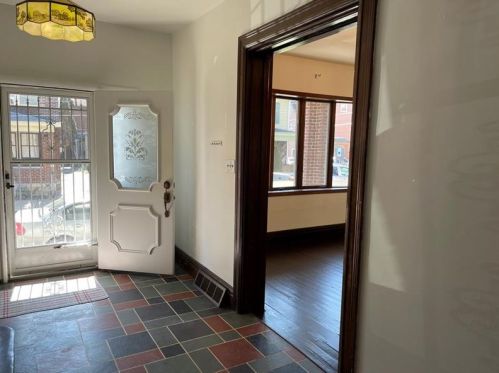 1802 Middle St, Pittsburgh PA  15215-2719 exterior