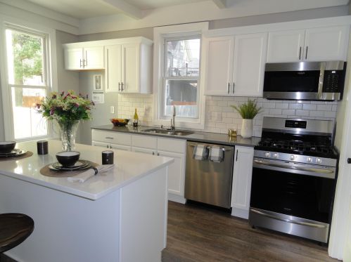 331 Lloyd St, Milwaukee, WI 53212-3362