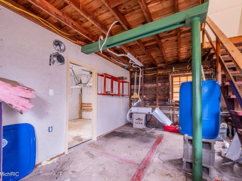 320 Elizabeth St, Sylvan Beach MI 49461-1311 exterior