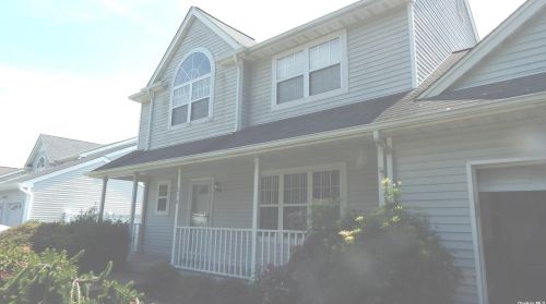 276 Crombie St, Huntington Station, NY 11746-1524