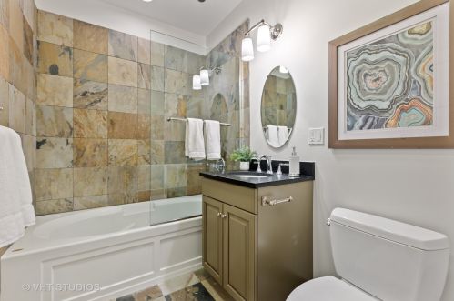 1325 Melrose St, Chicago IL 60618-5847 exterior