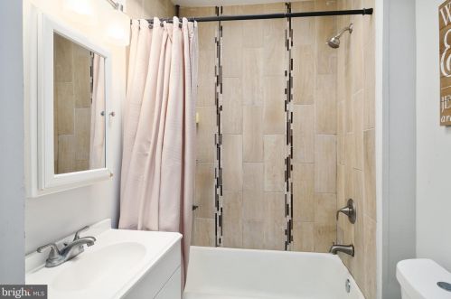 6037 Keystone St, Philadelphia PA 19135-4217 exterior