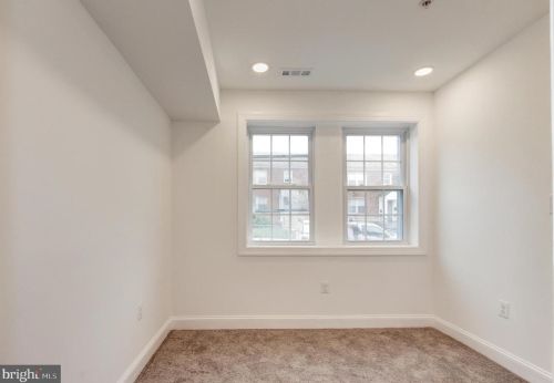 1214 18th Pl, Washington, DC 20002-5113