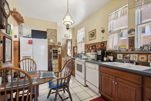 1332 Norwood St, Chicago IL 60660-2415 exterior