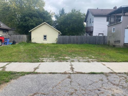 701 Knapp St, Grand Rapids MI 49505-4420 exterior