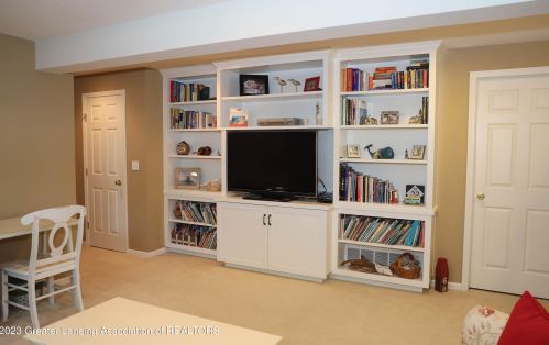 5955 Coleman Rd, East Lansing MI 48823-9763 exterior