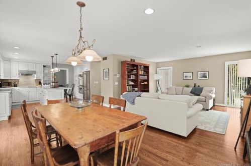 40 Pipers Hl Rd, Wilton CT 06897-1511 exterior