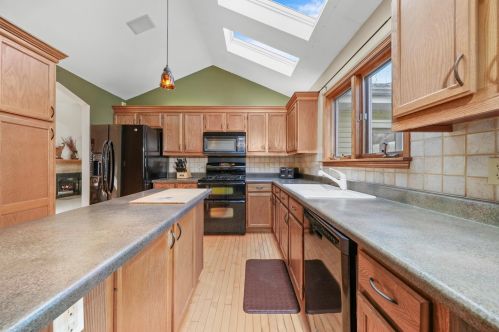 9006 Vine Ave, Bull Valley IL 60097-8243 exterior