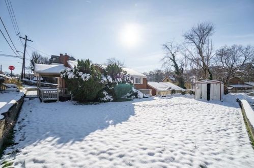 1714 Arnold St, Pittsburgh PA 15205-3504 exterior