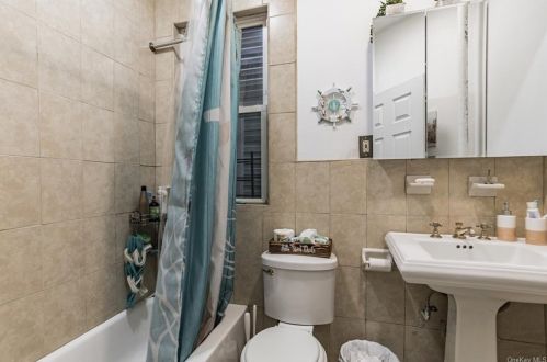 585 Van Nest Ave, Bronx NY 10462-3937 exterior