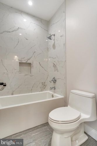 6811 Dillon Ave, Mc Lean VA 22101-4401 exterior