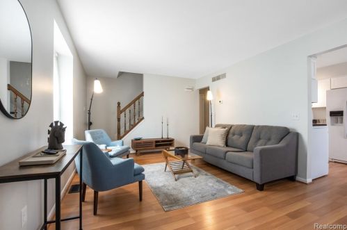 341 Crooks Rd, Clawson MI  48017-2632 exterior