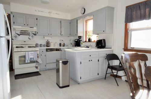 2330 74th Ct, Chicago, IL 60707-2631