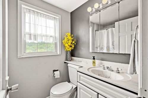 176 Columbia Dr, Pittsburgh PA 15236-4429 exterior