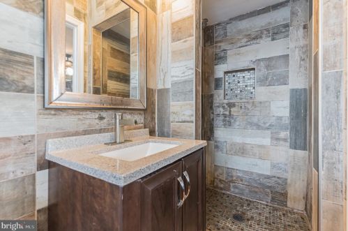 826 Knorr St, Philadelphia PA  19111-4826 exterior