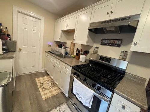 89 Old Broadway, North Haven CT 06473-1606 exterior