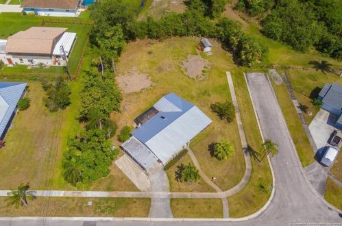 3113 Monte Vis St, Fort Pierce FL 34952-6002 exterior