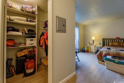 1050 Oak Grove Rd, Concord CA 94518-3254 exterior