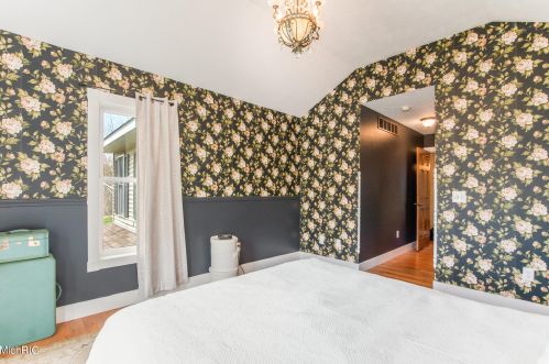 1758 Starr View Ln, Middlevle MI 49333-8061 exterior