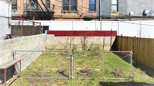 367 187th St, Bronx NY 10458-6707 exterior