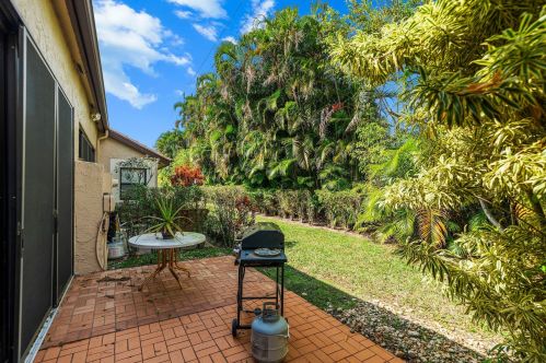 7279 Le Chalet Blvd, Boynton Beach FL 33472-5035 exterior