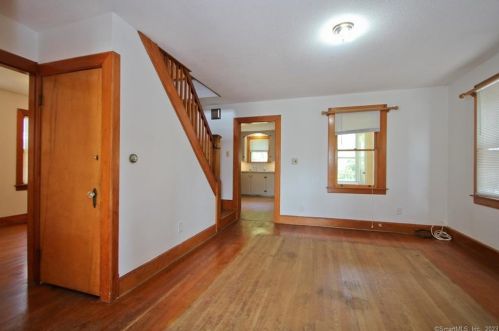 111 Spg St, Windsor Locks CT 06096-2208 exterior