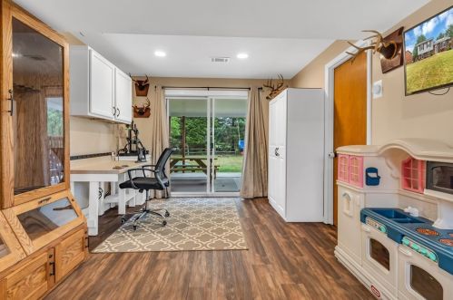 165 Conneaut Dr, Pittsburgh PA 15239-2630 exterior