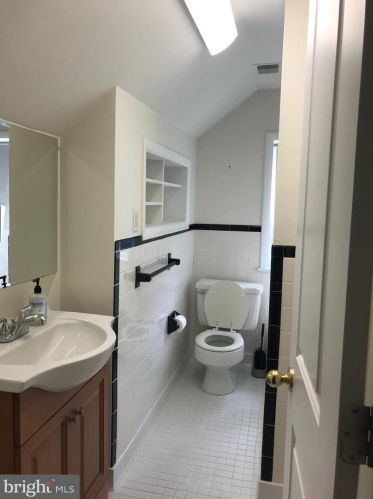 1815 Sherwood Rd, Silver Spring MD 20902-4030 exterior