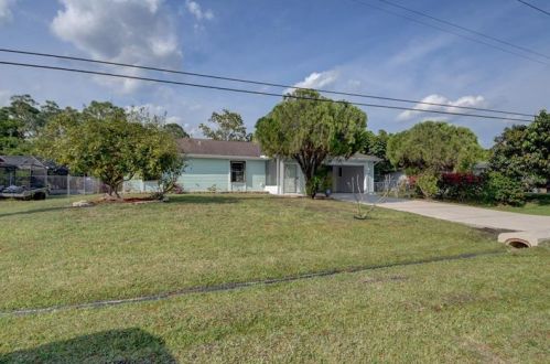 509 Floresta Dr, Fort Pierce FL  34983-8613 exterior