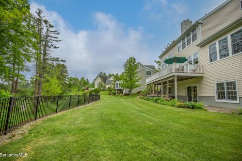 47 Fairwynds Dr, Lenox MA 01240-2729 exterior