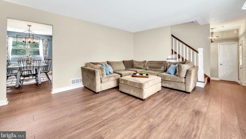 47 Crestwood Dr, Trenton NJ 08690-1936 exterior