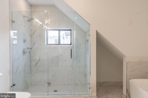 2005 Kater St, Philadelphia PA 19147-1817 exterior