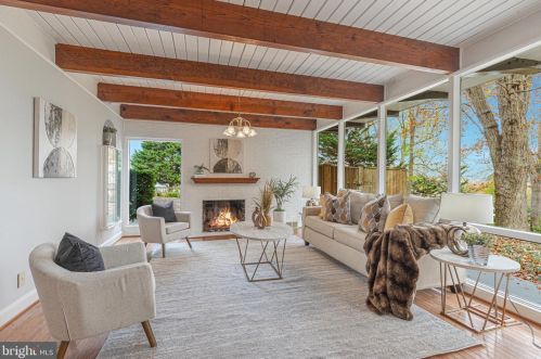 5837 Biscayne Dr, Alexandria VA  22303-1925 exterior