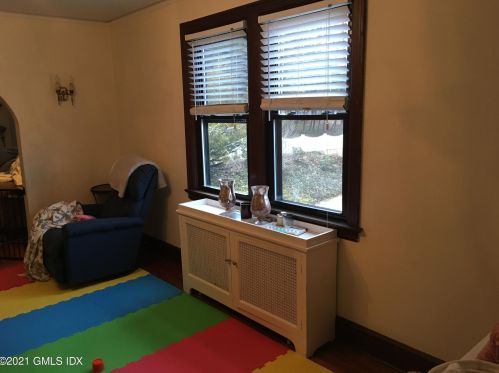 24 Comly Ave, Greenwich CT 06831-4934 exterior