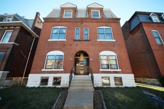 2734 Armand Pl, Saint Louis MO  63104-2214 exterior